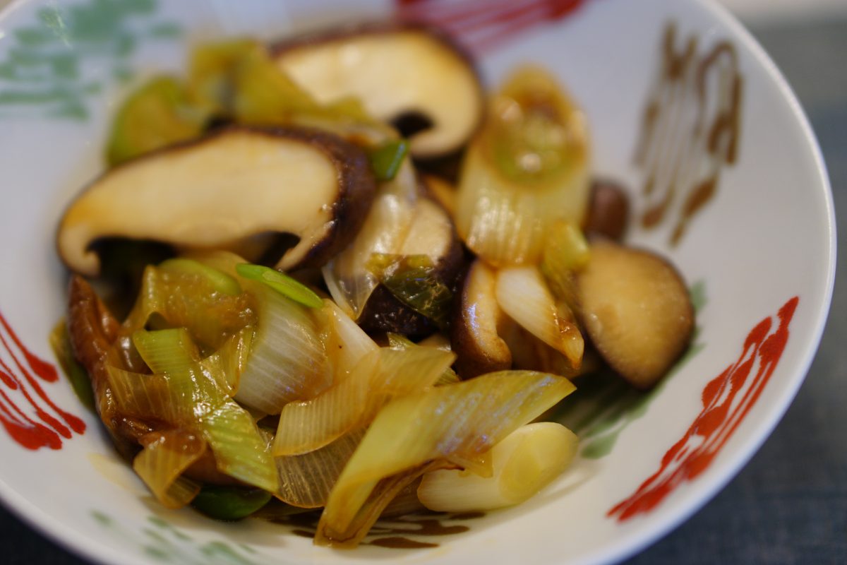 Shiitake and Naganegi Stir-fry - Oishi Washoku Recipes